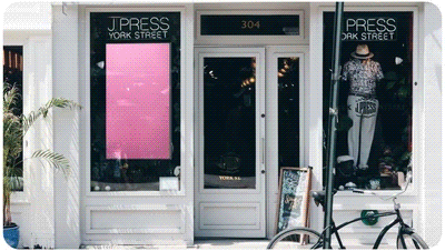 Fusion-Signage-Digital-Signage-In-Retail-Window